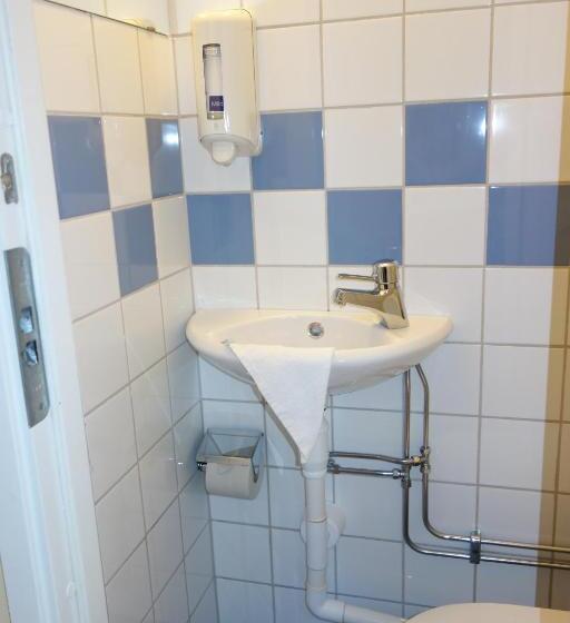 غرفة إقتصادية حمام مشترك, L Svanen