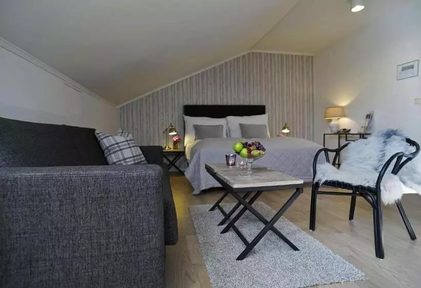 Standart Oda, Lampeland