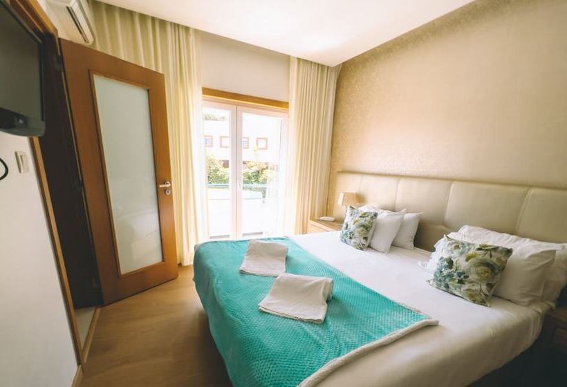 اتاق سوپریور, Laurus