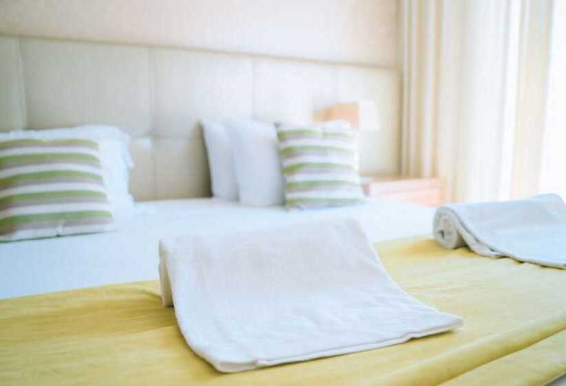 اتاق سوپریور, Laurus