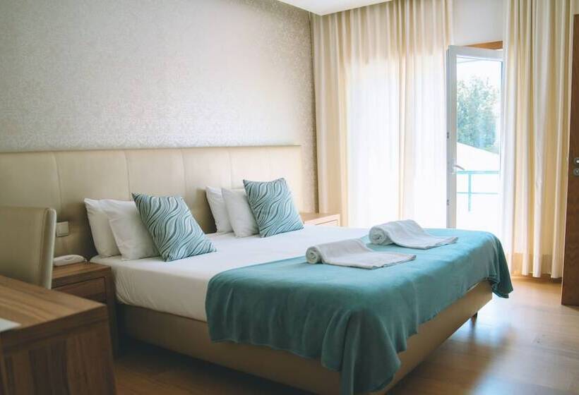 اتاق سوپریور, Laurus