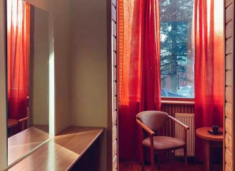 Habitación Estándar, Malvy