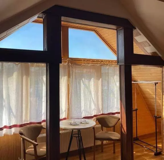 Habitación Estándar, Malvy