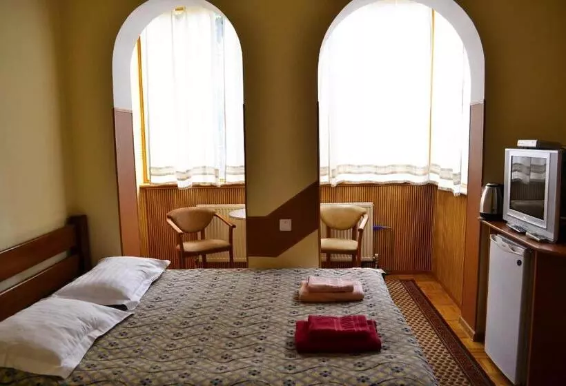 Habitación Estándar, Malvy