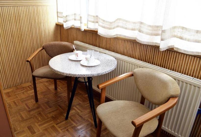 Номер Стандарт, Malvy