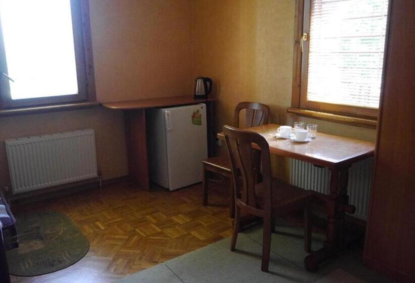 Номер Deluxe, Malvy