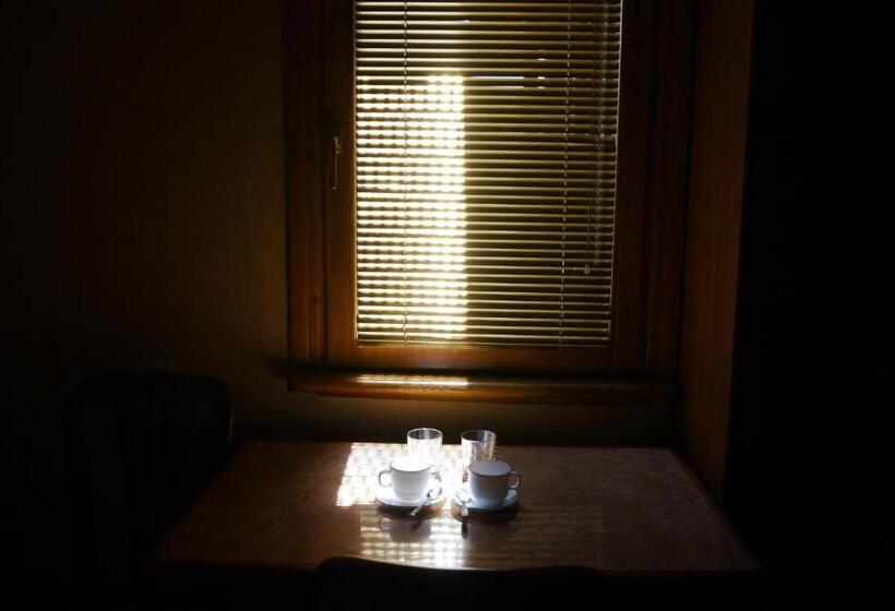 Номер Deluxe, Malvy