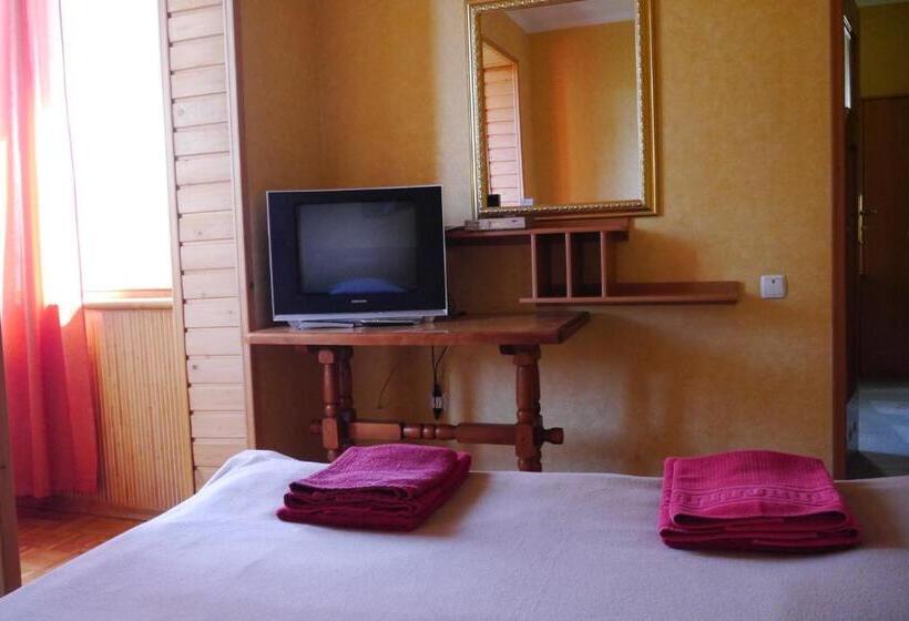 Номер Deluxe, Malvy