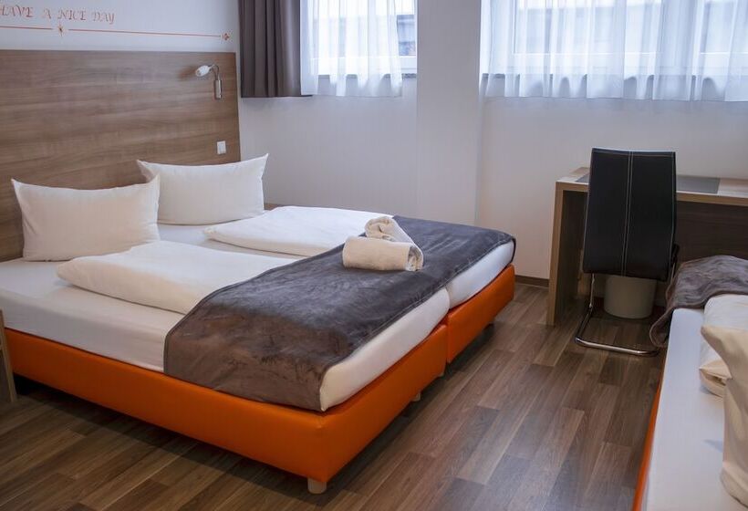 חדר סטנדרט לשלושה, Orange Hotel Und Apartments