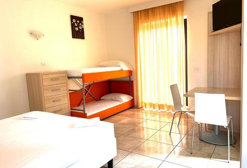اتاق استاندارد چهار تخته, Resort Park Village