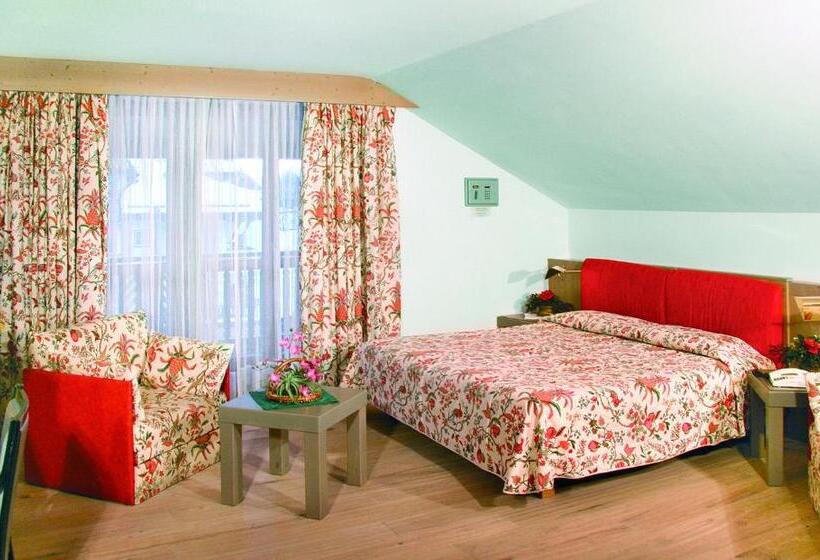 חדר סטנדרט לשלושה עם מרפסת, Rubino Deluxe