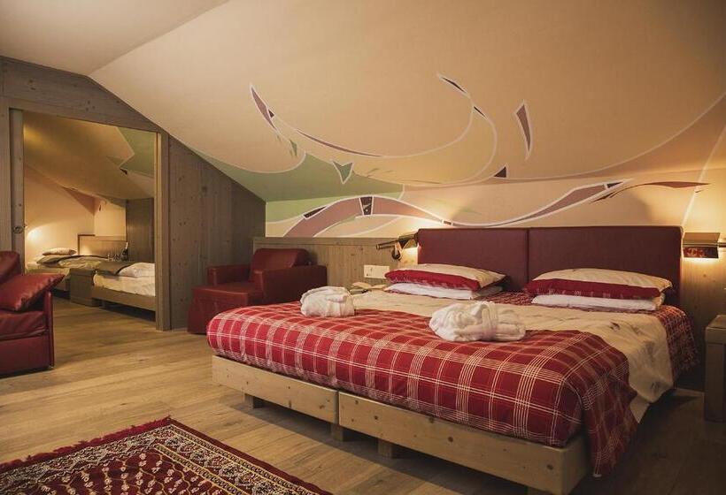 غرفة قياسية رباعية مزودة بشُرفة, Rubino Deluxe