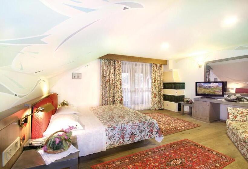 غرفة قياسية رباعية مزودة بشُرفة, Rubino Deluxe