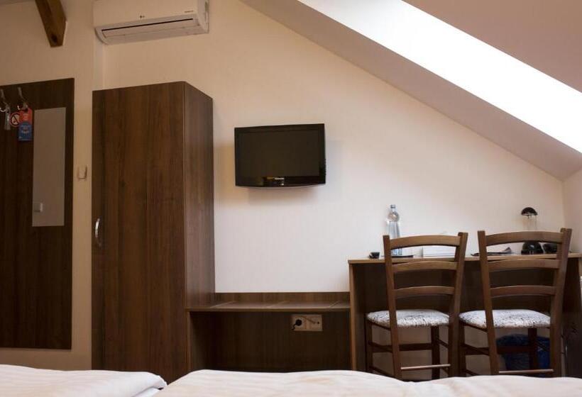 Номер Стандарт, Selsky Dvur