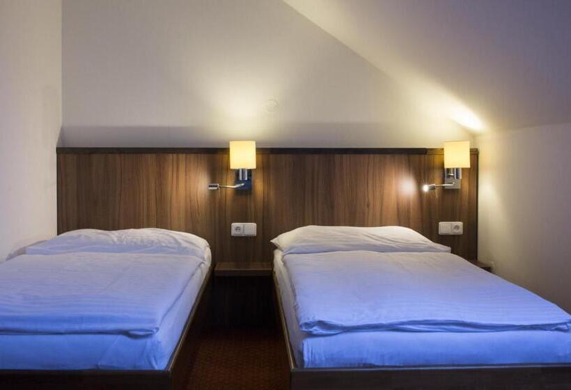 Номер Стандарт, Selsky Dvur