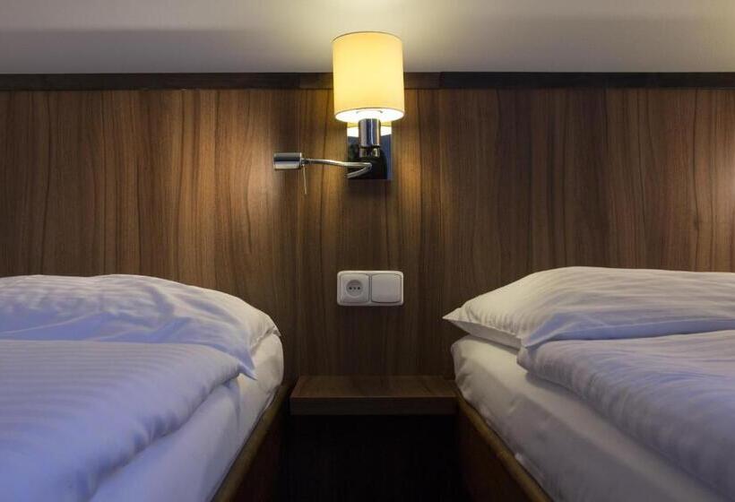 Номер Стандарт, Selsky Dvur