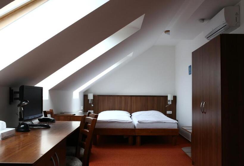 Номер Стандарт Трехместный, Selsky Dvur