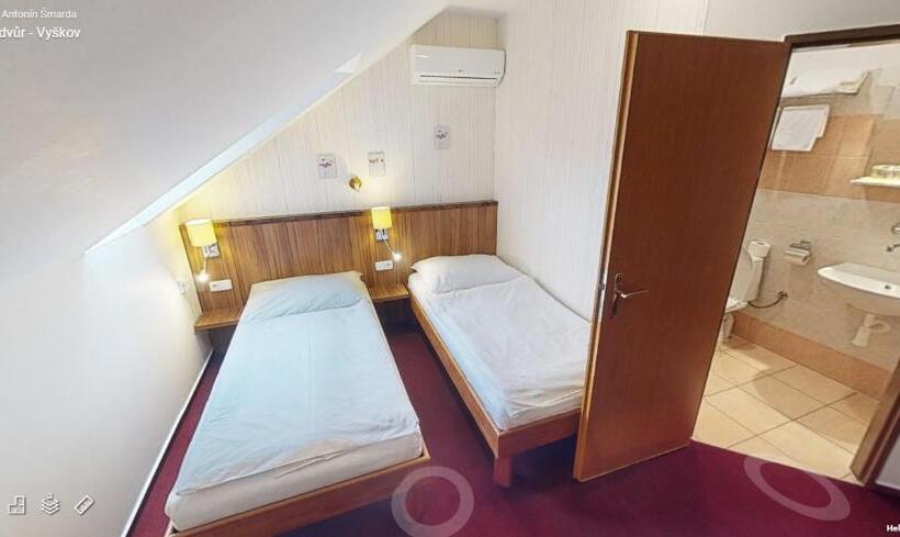 标准间, Selsky Dvur