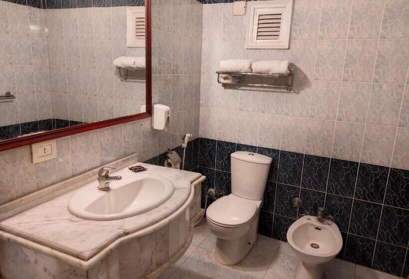 سوییت با چشم‌انداز باغ, St.george