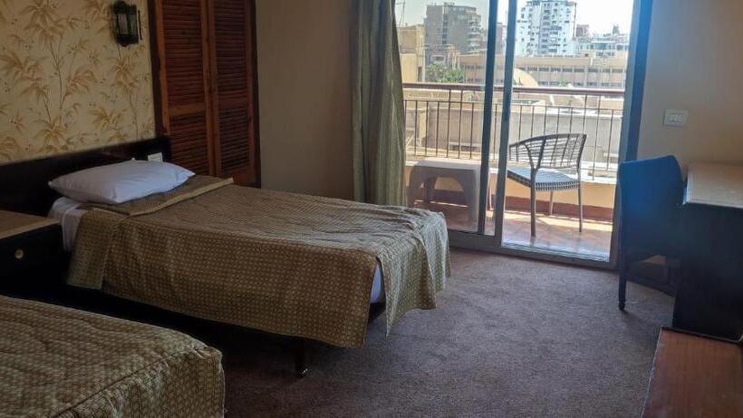 اتاق خانوادگی, St.george