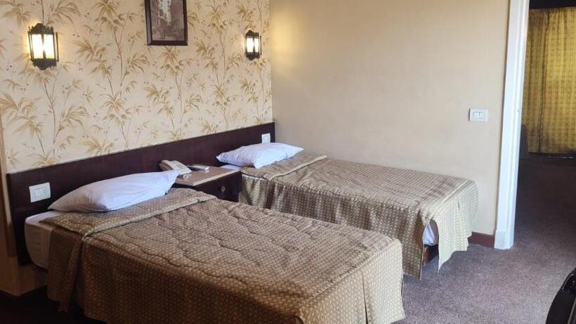 اتاق خانوادگی, St.george