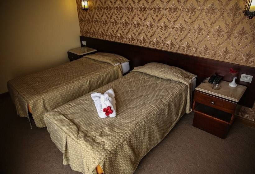 اتاق خانوادگی, St.george