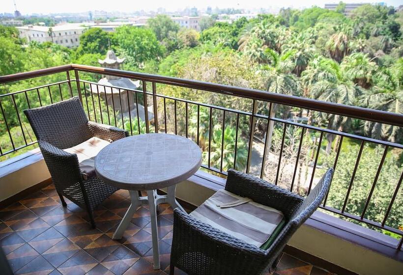 اتاق خانوادگی, St.george