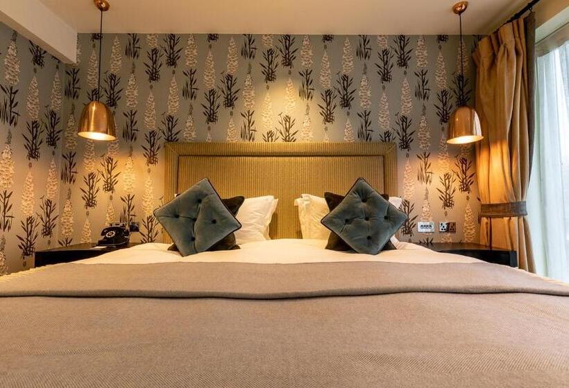 Номер Стандарт, The Alma