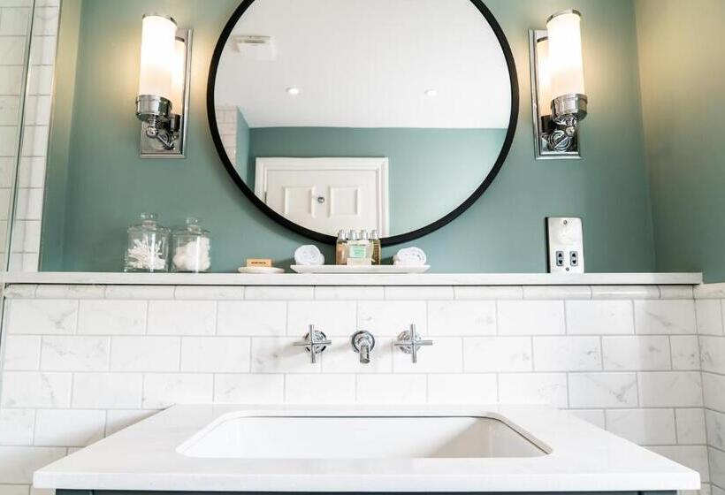 キングサイズベッドのスーペリアルーム, The Highdown – Brunning And Price