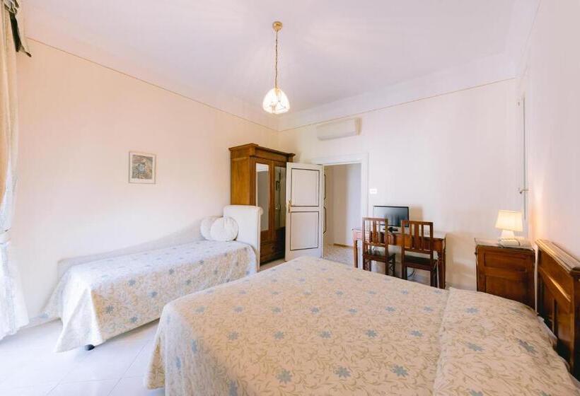 חדר סטנדרט לשלושה, Toro