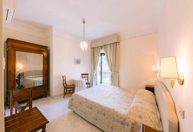 חדר סטנדרט עם מרפסת, Toro