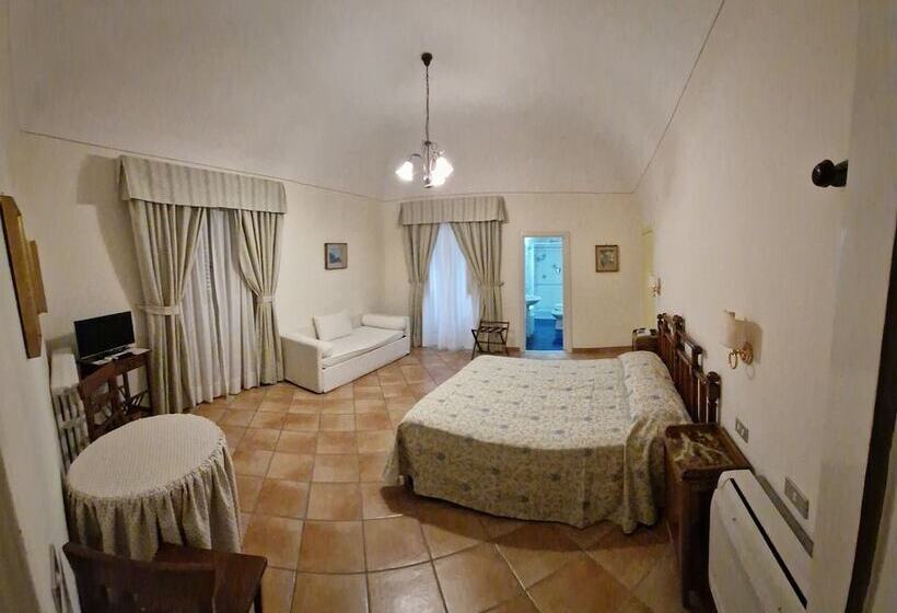 חדר דלוקס לשלושה, Toro