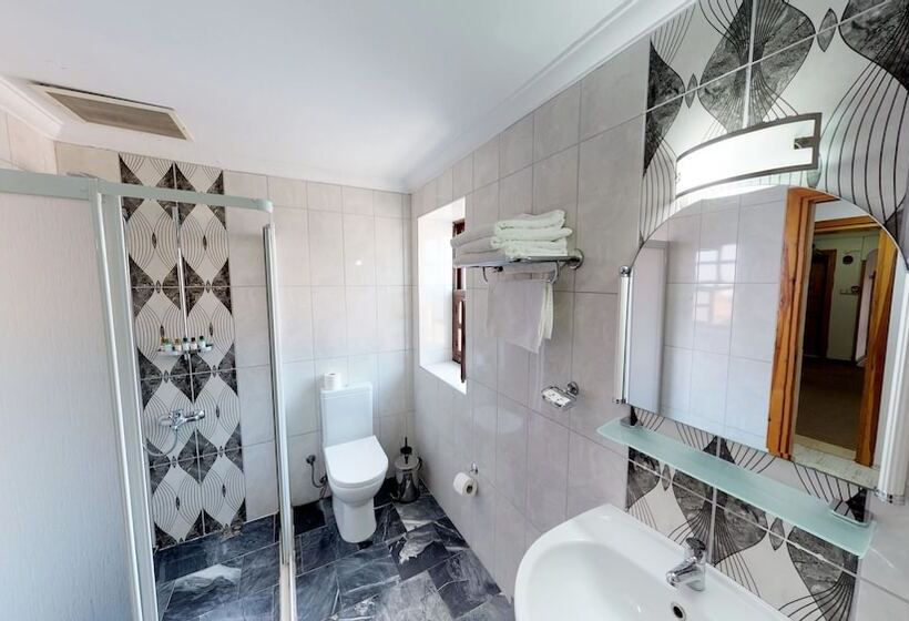 اتاق لوکس با چشمانداز شهر, Urcu