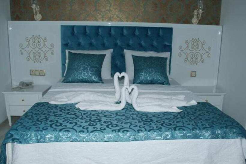 اتاق لوکس با چشمانداز شهر, Urcu