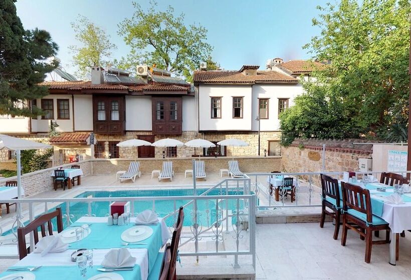 اتاق استاندارد با چشمانداز استخر, Urcu