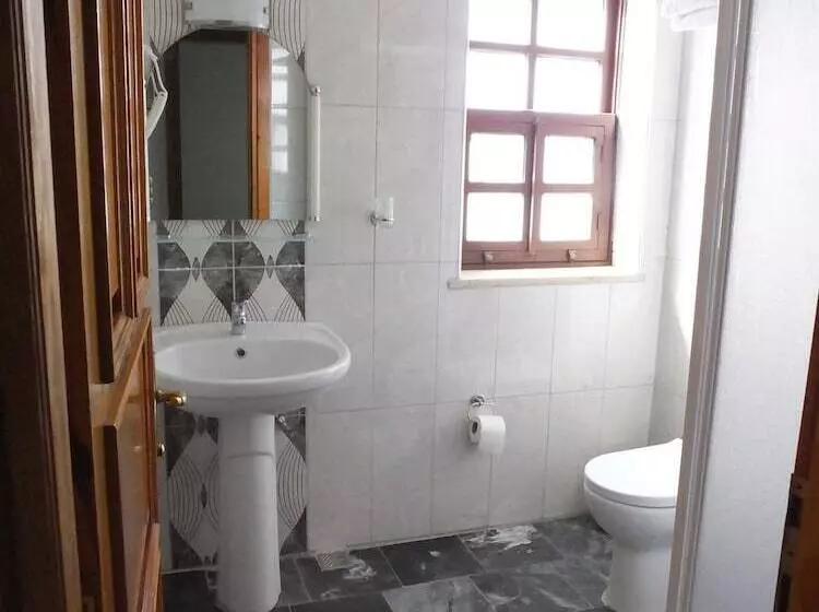 اتاق استاندارد با چشم‌انداز استخر, Urcu