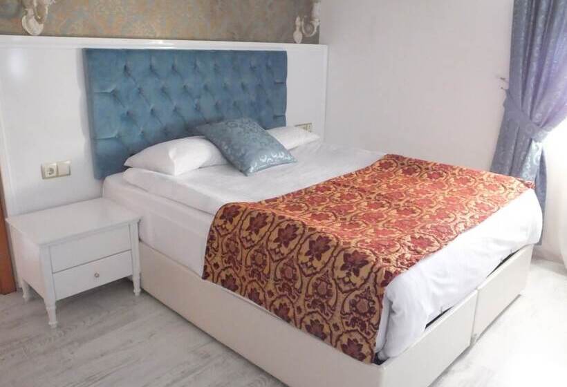 اتاق استاندارد با چشمانداز استخر, Urcu