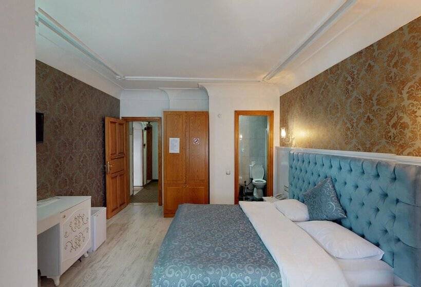 اتاق استاندارد با چشمانداز استخر, Urcu