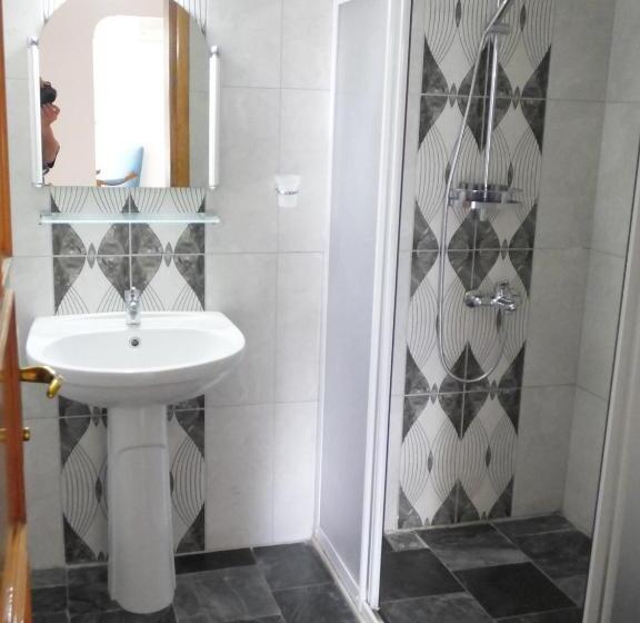 اتاق استاندارد با چشمانداز استخر, Urcu