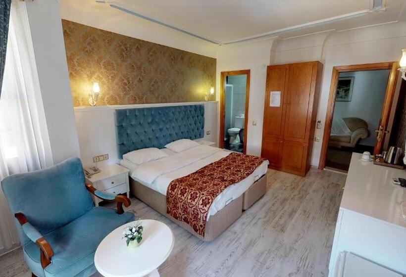 اتاق استاندارد با چشمانداز استخر, Urcu