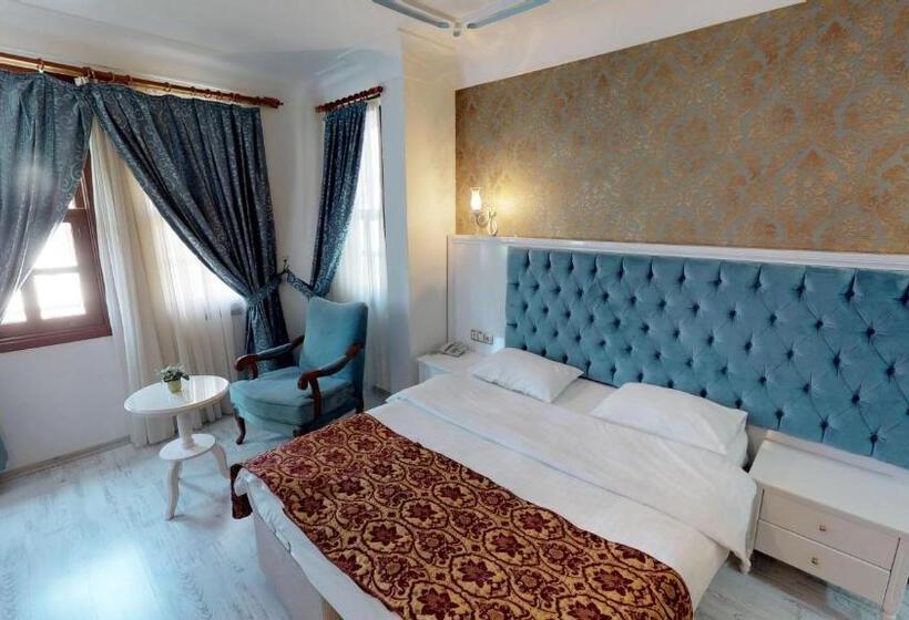 اتاق استاندارد با چشمانداز استخر, Urcu