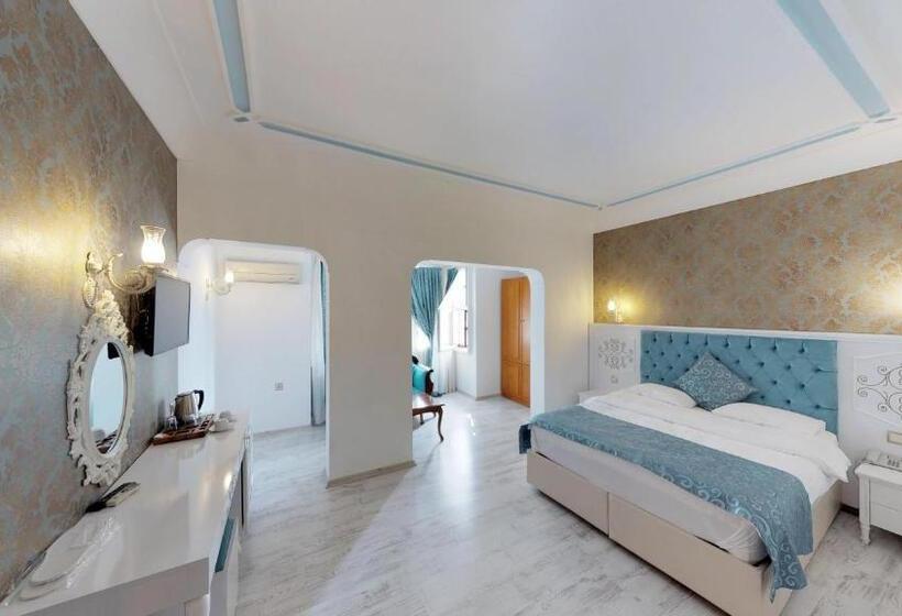 اتاق لوکس با چشمانداز شهر, Urcu