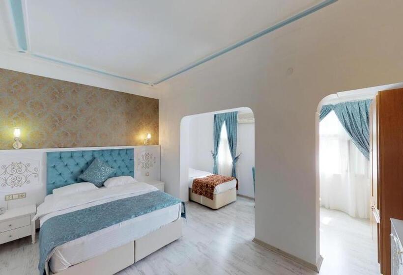 اتاق لوکس با چشمانداز شهر, Urcu