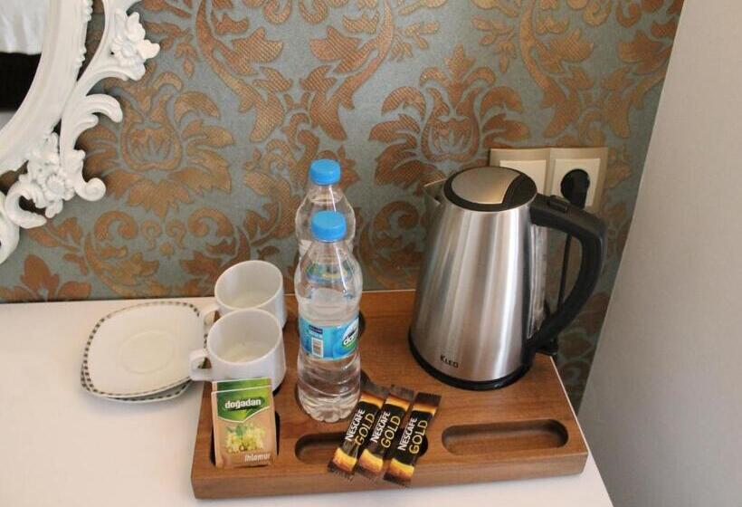 اتاق لوکس با چشمانداز استخر, Urcu