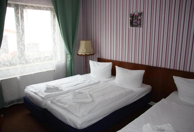 标准三人间, Zum Goldenen Stern