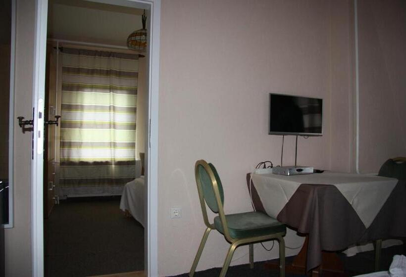 四人标准间, Zum Goldenen Stern