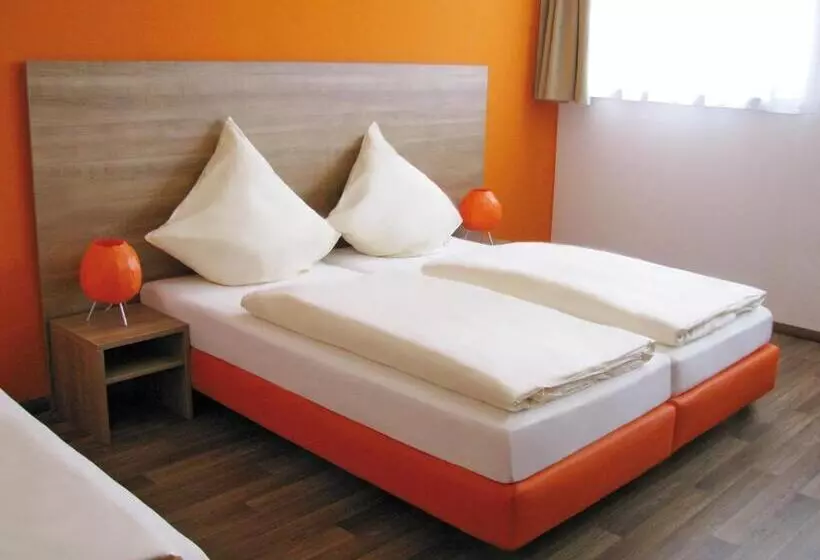 スタンダードトリプルルーム, Orange Hotel Und Apartments