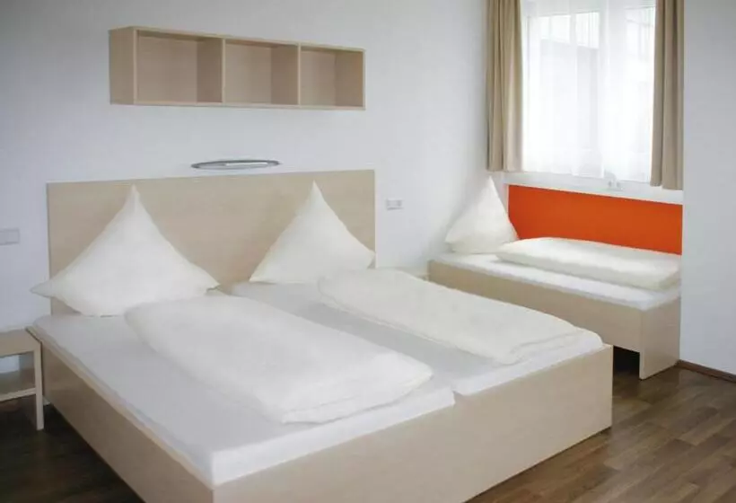 スタンダードトリプルルーム, Orange Hotel Und Apartments