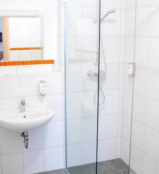 スタンダード４人部屋, Orange Hotel Und Apartments