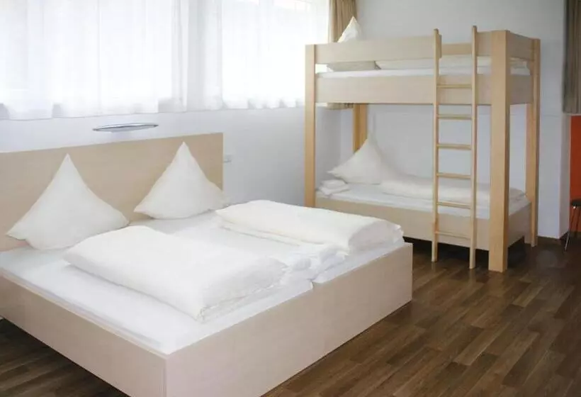スタンダード４人部屋, Orange Hotel Und Apartments